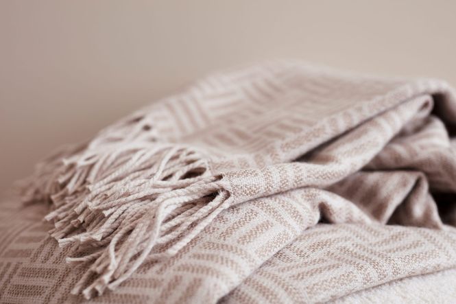 Hovedbilde Lenox Jacquard-vevd pledd, lys beige fra Vinga of ...