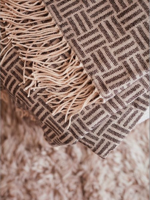 Hovedbilde Lenox Jacquard-vevd pledd, mørk beige fra Vinga ...